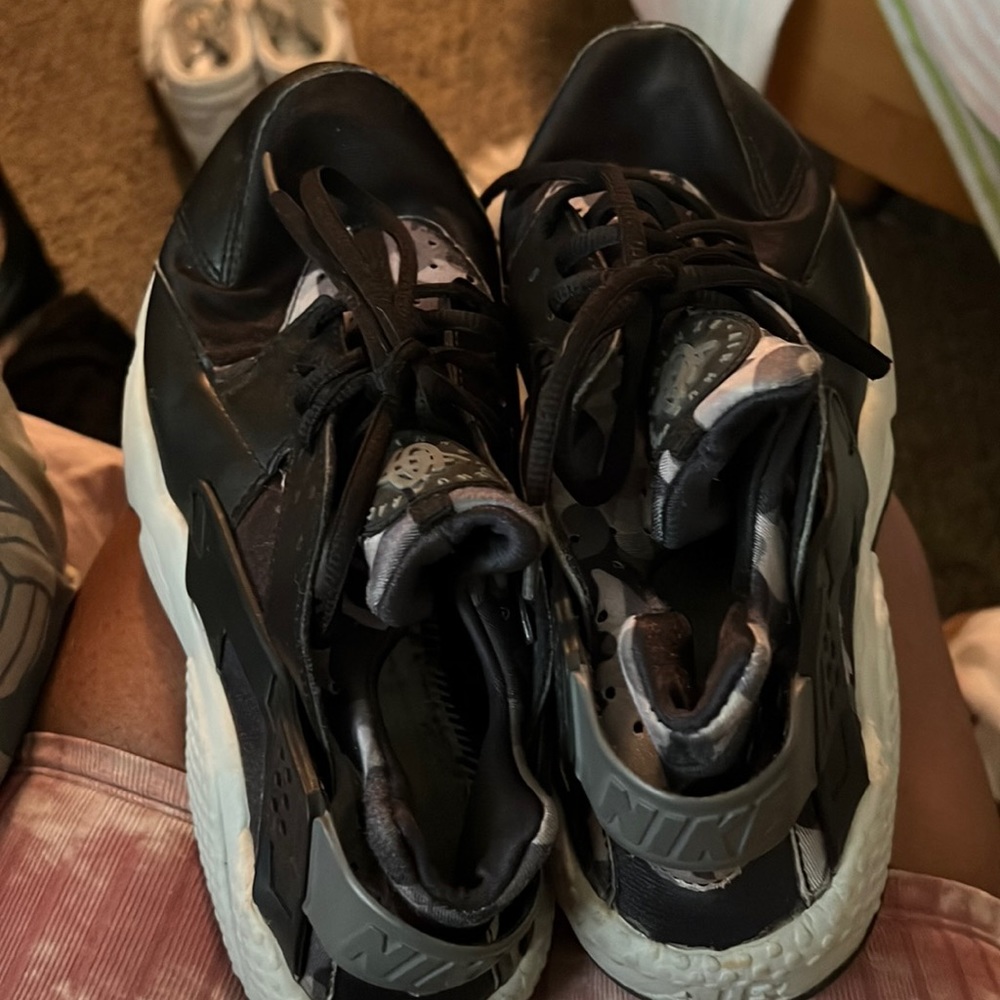 Huarache Nikes size 8 1/2 women